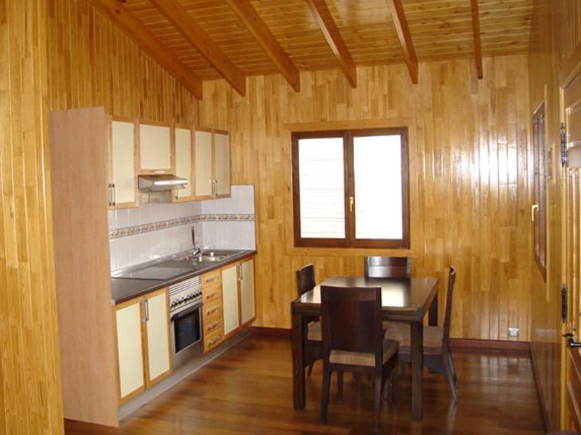 Interior de casa de madera Kempes de Casas Carbonell