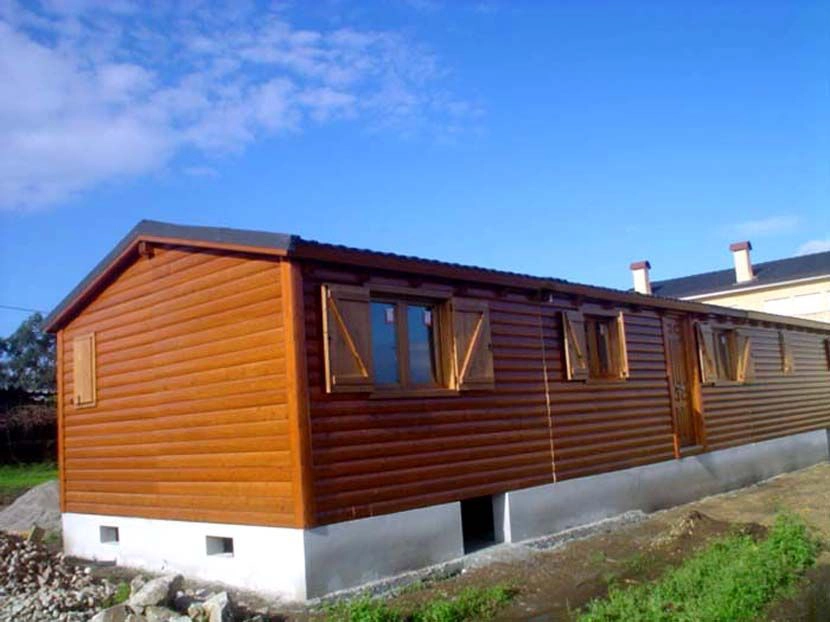 casa prefabricada de madera Melocotonero de Casas Carbonell con contraventanas