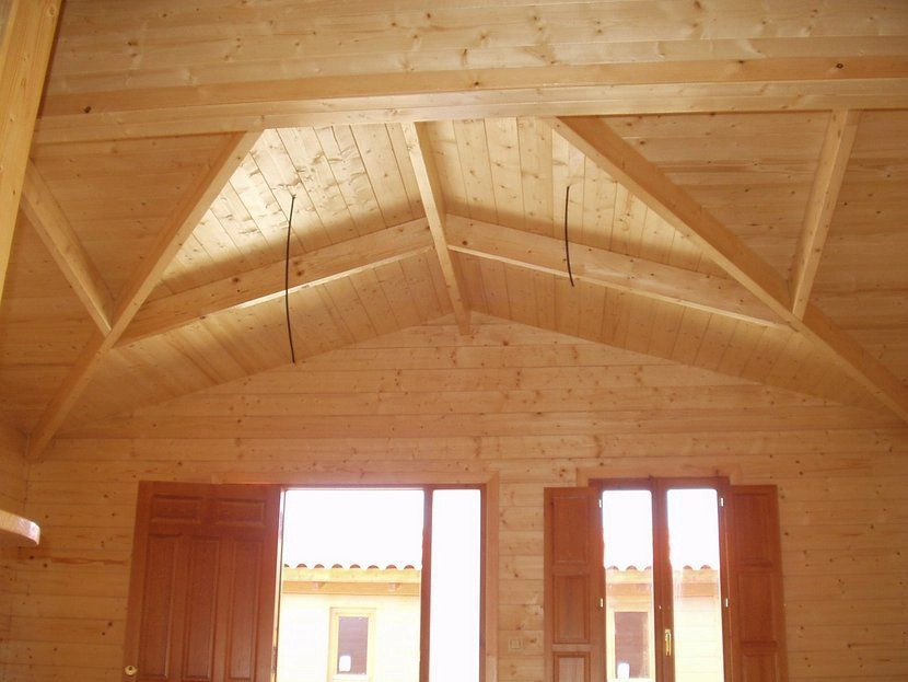 casa de madera Hercules de Casas Carbonell detalle de vigas de techo